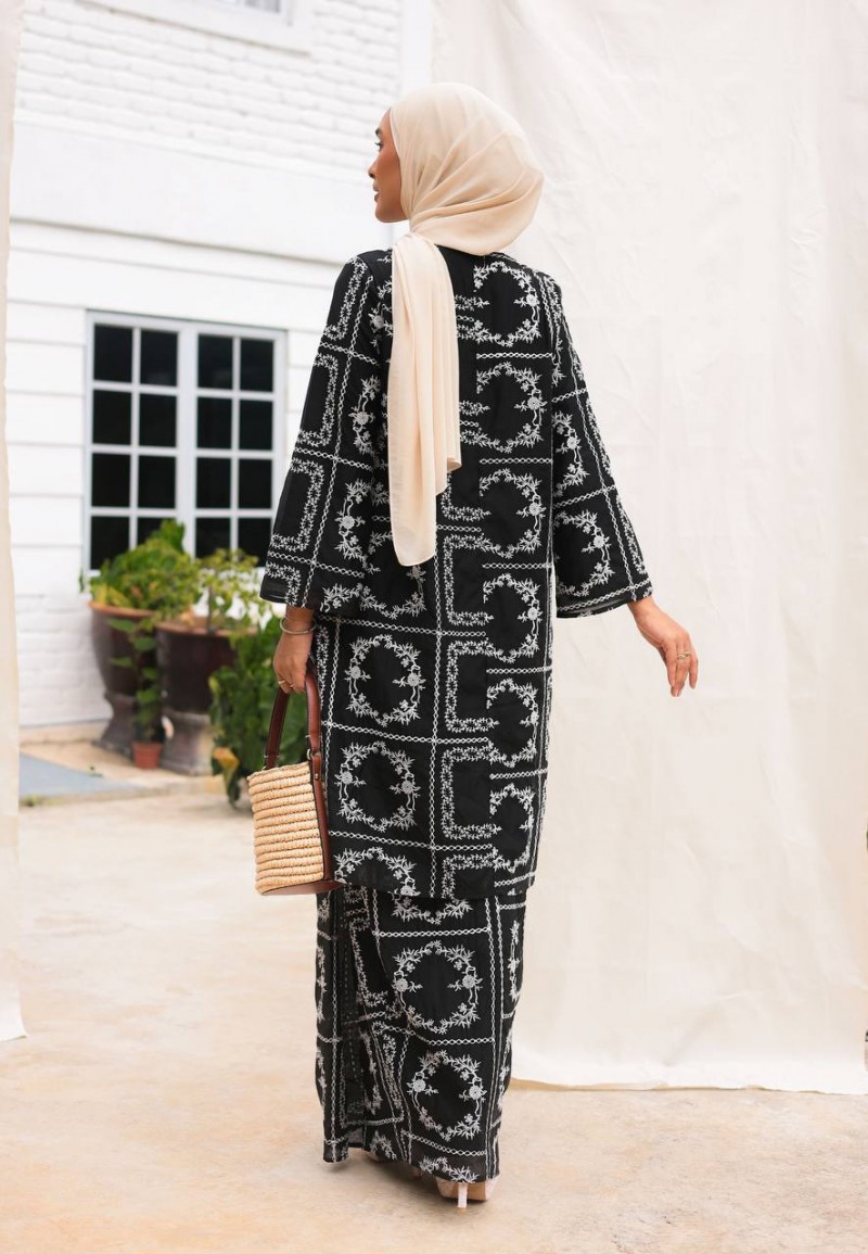 MAHRANI KURUNG SET IN SURIA