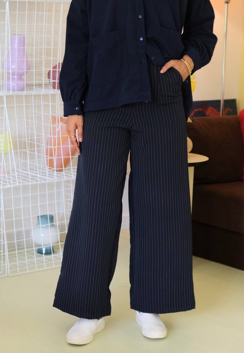 STRIPE PANTS IN DARK BLUE
